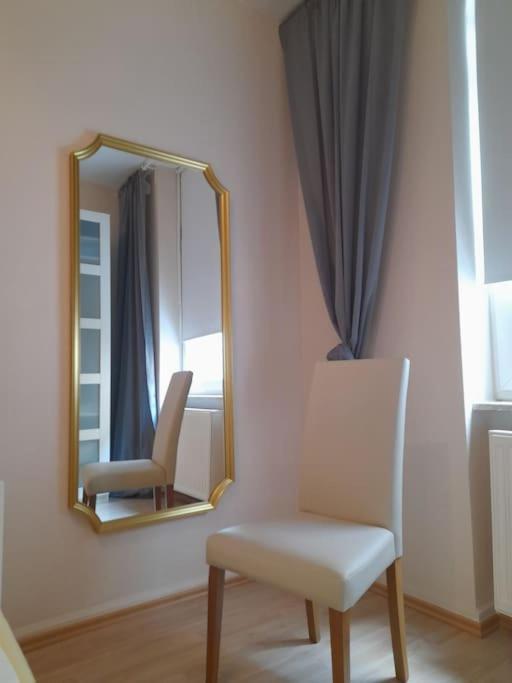 Zwei-Zimmer Wohnung In Wiesbadens Westend Buitenkant foto