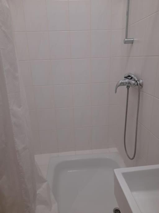 Zwei-Zimmer Wohnung In Wiesbadens Westend Buitenkant foto