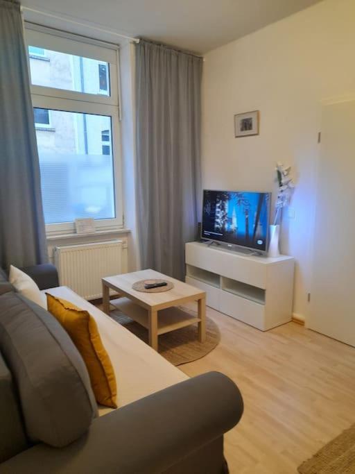 Zwei-Zimmer Wohnung In Wiesbadens Westend Buitenkant foto