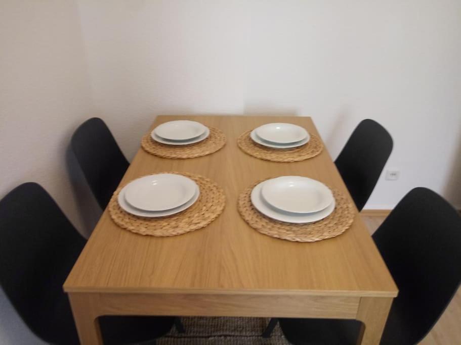 Zwei-Zimmer Wohnung In Wiesbadens Westend Buitenkant foto
