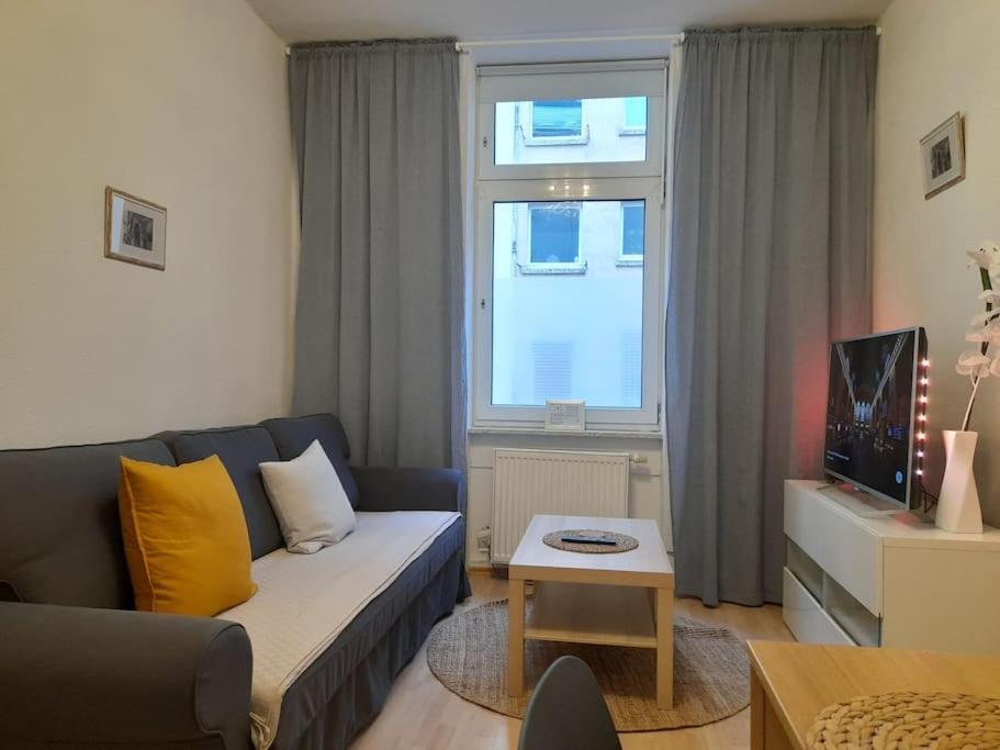 Zwei-Zimmer Wohnung In Wiesbadens Westend Buitenkant foto